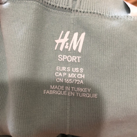 New H&M work out shorts - Picture 3 of 3